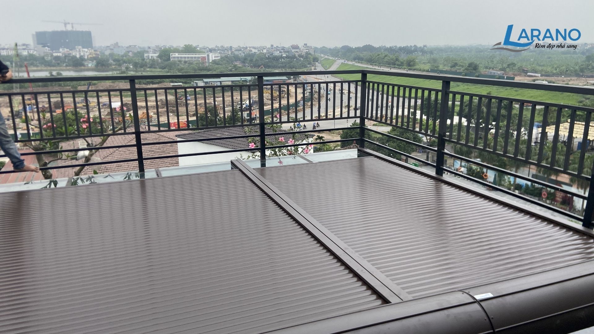 Rèm che nắng tự động ngoại thất cao cấp giải pháp cho giếng trời, mái kính