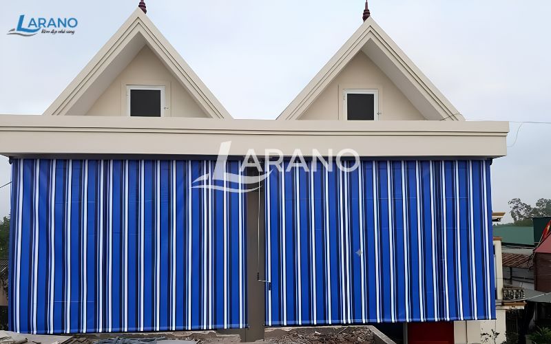 Ứng dụng bạt cuốn động cơ giúp che nắng che mưa cho không gian hiên nhà