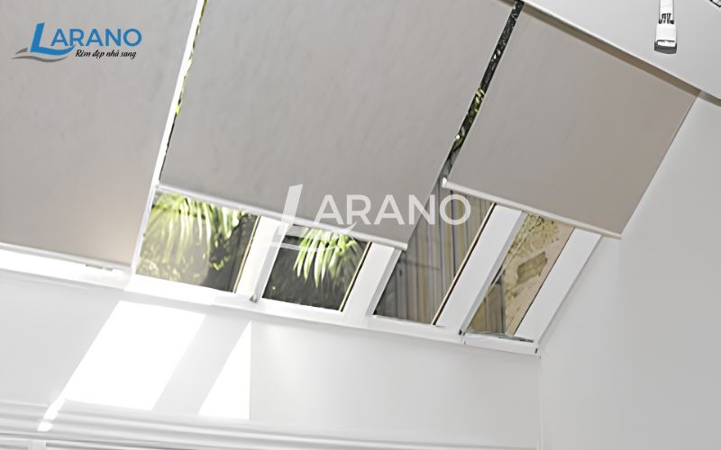Rèm trần phẳng tự động cho ô kính dạng phẳng Rèm trần phẳng tự động cho ô kính dạng phẳng