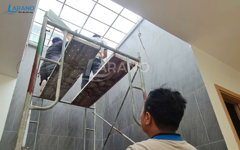 Hình ảnh thi công rèm trần xếp lớp tự động tại Sóc Sơn
