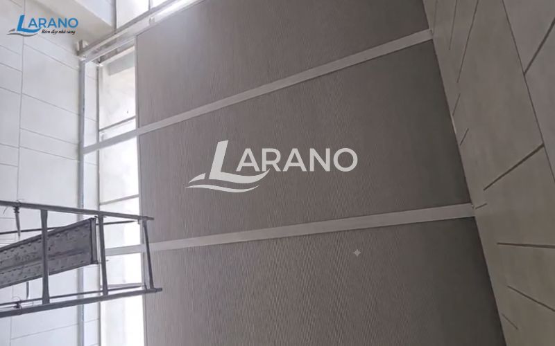 Rèm trần tổ ong che giếng trời thang máy tại rèm cửa Larano