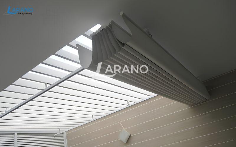 Rèm trần xếp lớp tự động