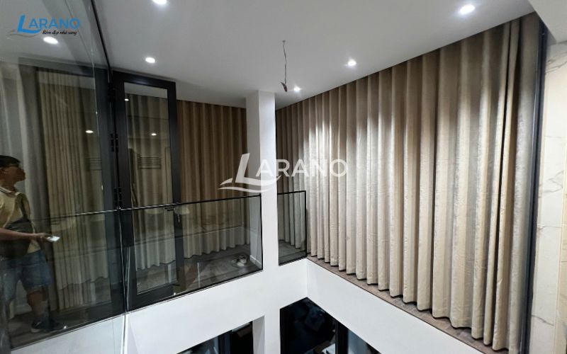 Rèm vải tự động hai lớp cho biệt thự tại Hồ Tây