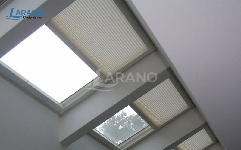 Rèm trần tổ ong tự động 